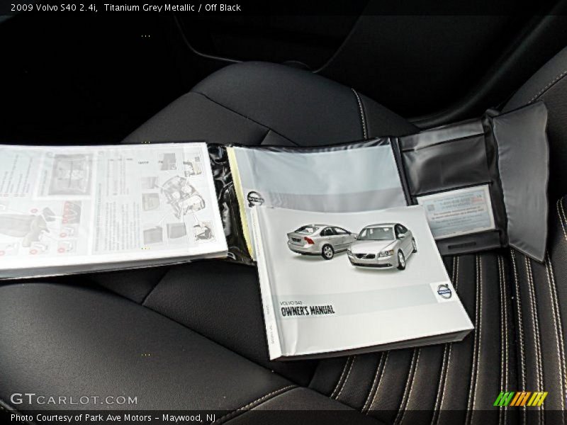 Titanium Grey Metallic / Off Black 2009 Volvo S40 2.4i