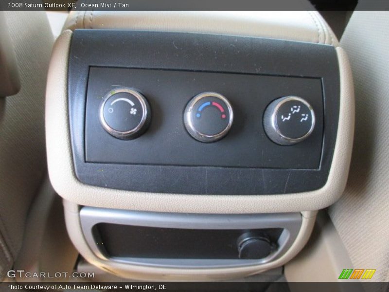 Ocean Mist / Tan 2008 Saturn Outlook XE