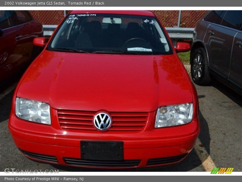 Tornado Red / Black 2002 Volkswagen Jetta GLS Sedan