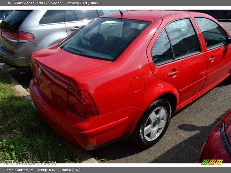 Tornado Red / Black 2002 Volkswagen Jetta GLS Sedan