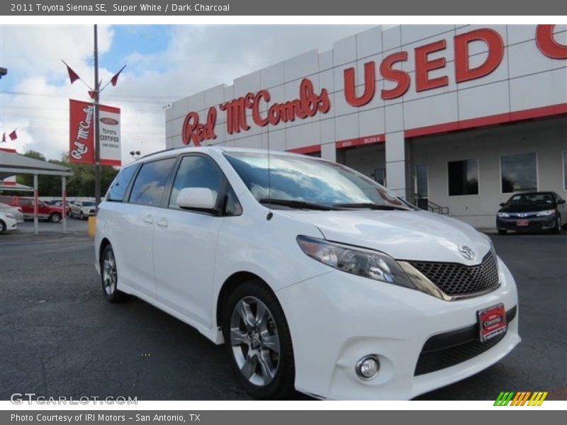 Super White / Dark Charcoal 2011 Toyota Sienna SE