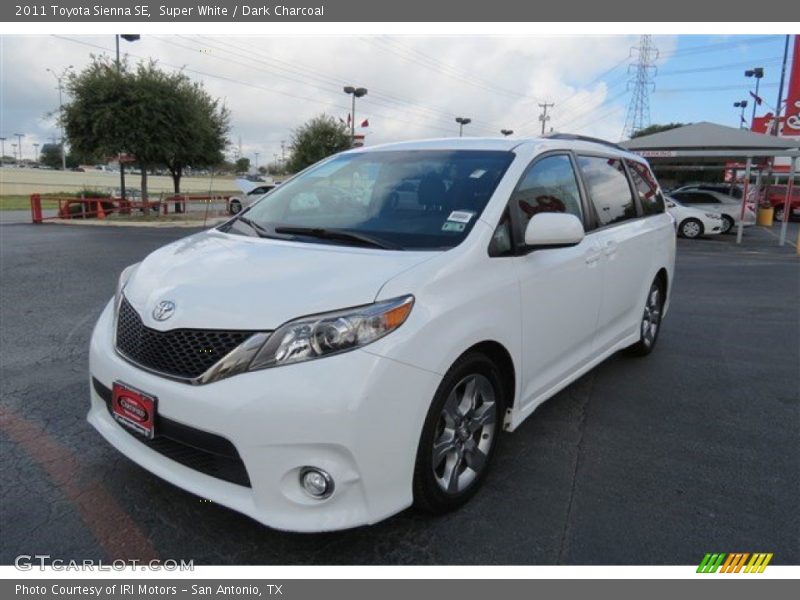 Super White / Dark Charcoal 2011 Toyota Sienna SE