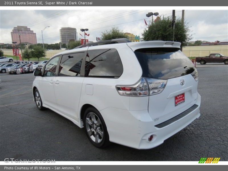 Super White / Dark Charcoal 2011 Toyota Sienna SE