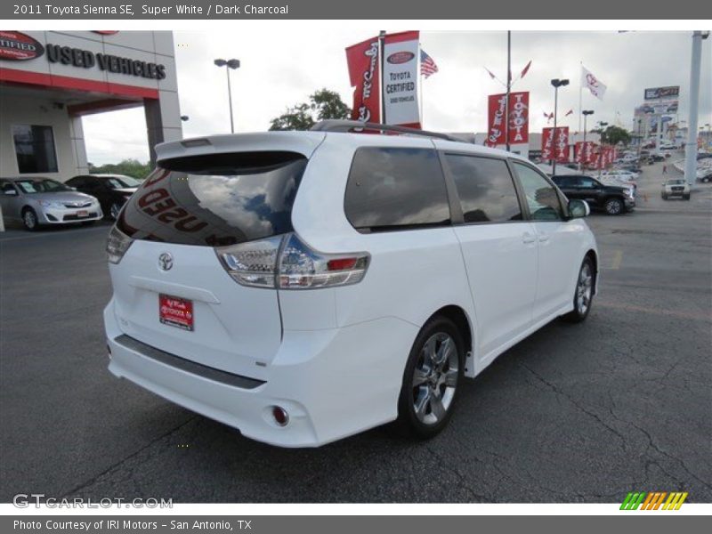Super White / Dark Charcoal 2011 Toyota Sienna SE