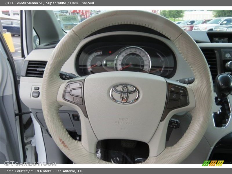 Super White / Dark Charcoal 2011 Toyota Sienna SE