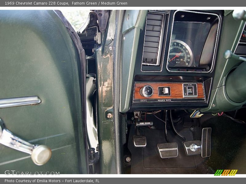 Controls of 1969 Camaro Z28 Coupe