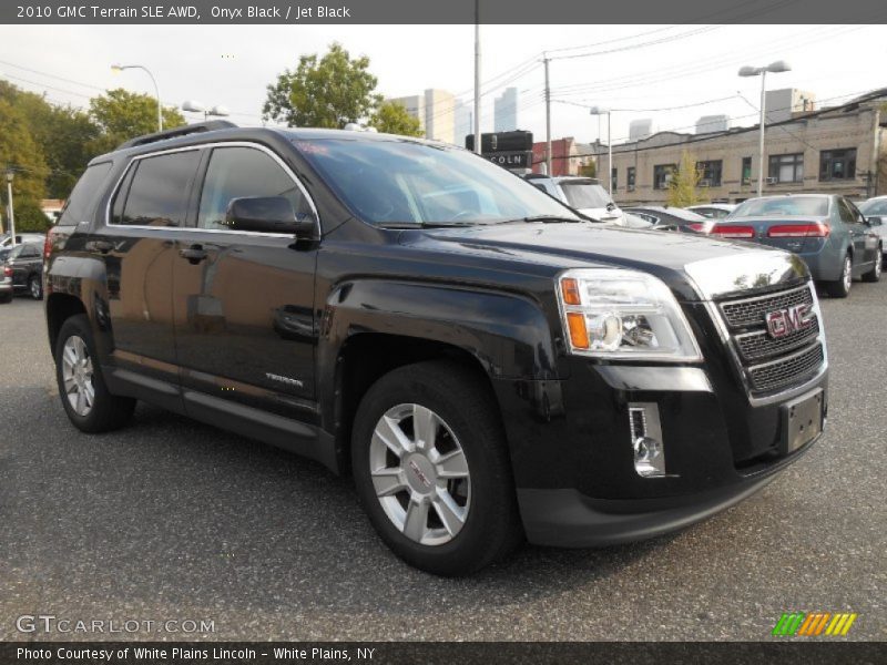 Front 3/4 View of 2010 Terrain SLE AWD
