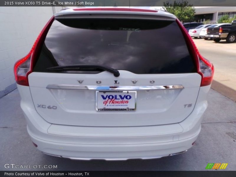 Ice White / Soft Beige 2015 Volvo XC60 T5 Drive-E