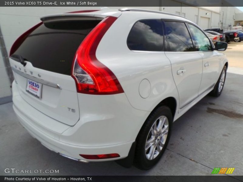 Ice White / Soft Beige 2015 Volvo XC60 T5 Drive-E