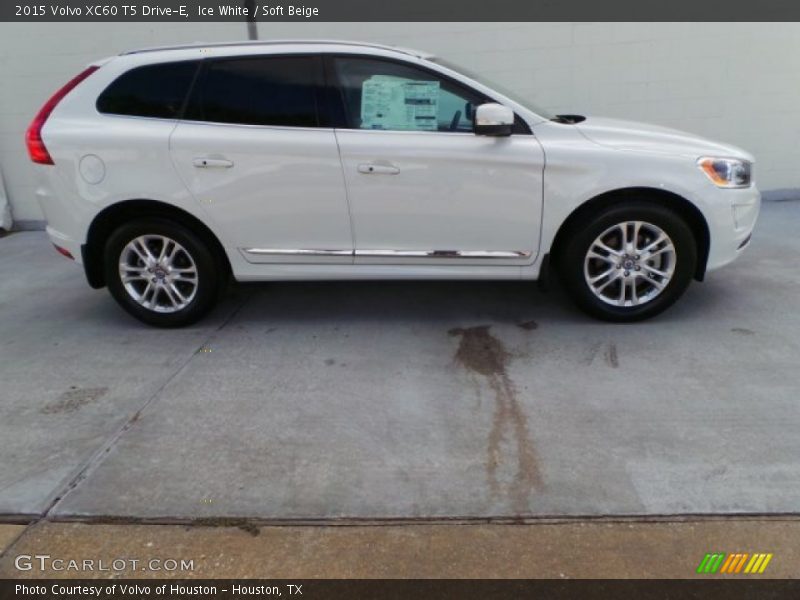 Ice White / Soft Beige 2015 Volvo XC60 T5 Drive-E