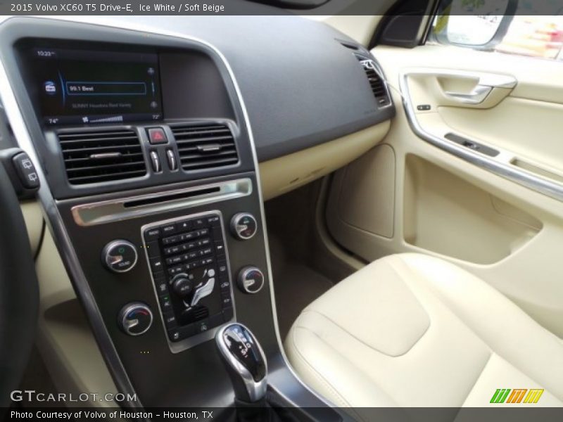 Ice White / Soft Beige 2015 Volvo XC60 T5 Drive-E