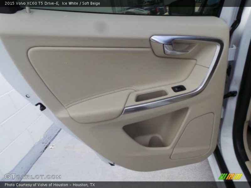 Ice White / Soft Beige 2015 Volvo XC60 T5 Drive-E