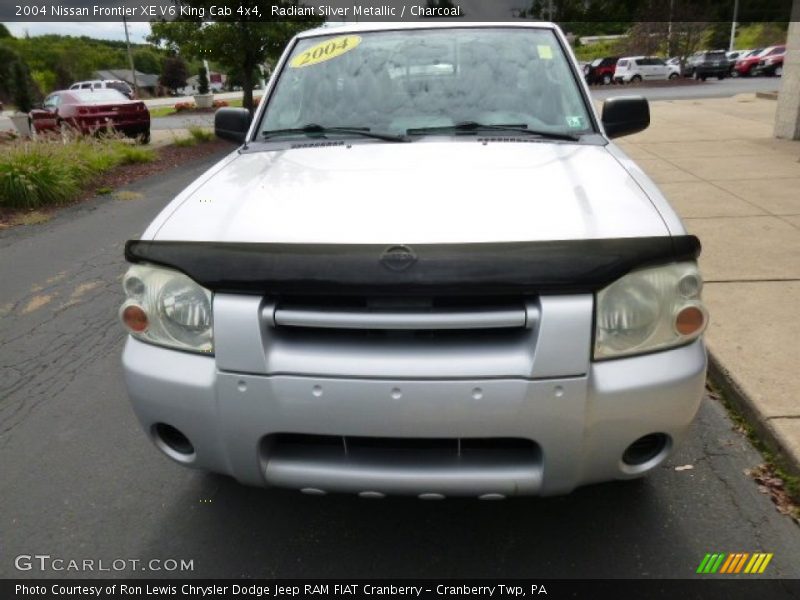Radiant Silver Metallic / Charcoal 2004 Nissan Frontier XE V6 King Cab 4x4