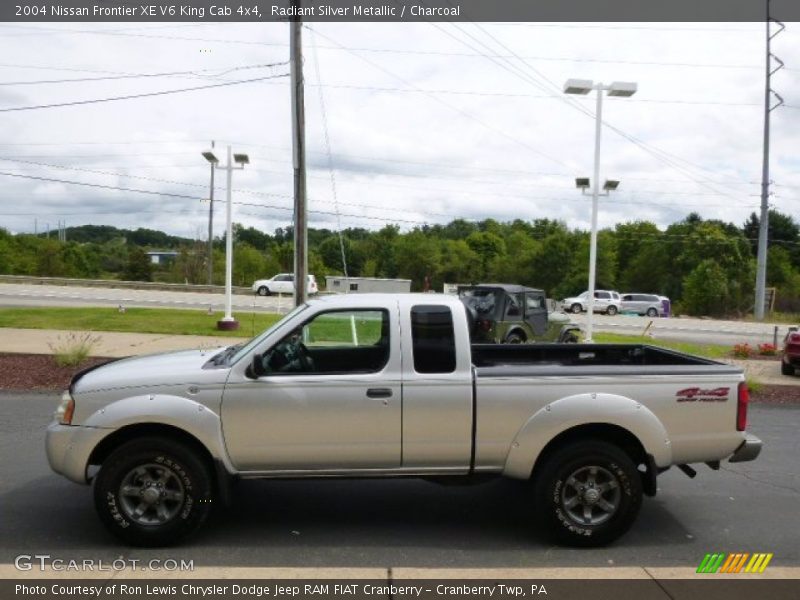 Radiant Silver Metallic / Charcoal 2004 Nissan Frontier XE V6 King Cab 4x4