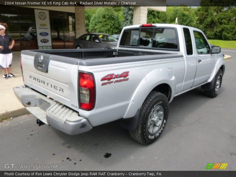 Radiant Silver Metallic / Charcoal 2004 Nissan Frontier XE V6 King Cab 4x4