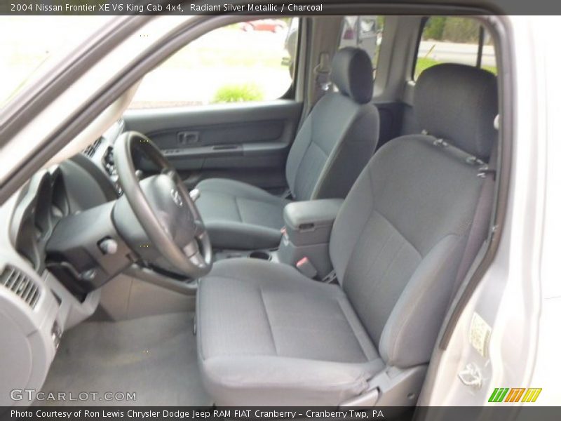 Radiant Silver Metallic / Charcoal 2004 Nissan Frontier XE V6 King Cab 4x4