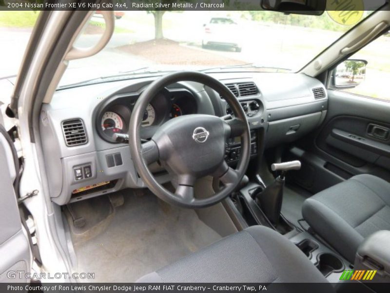 Radiant Silver Metallic / Charcoal 2004 Nissan Frontier XE V6 King Cab 4x4