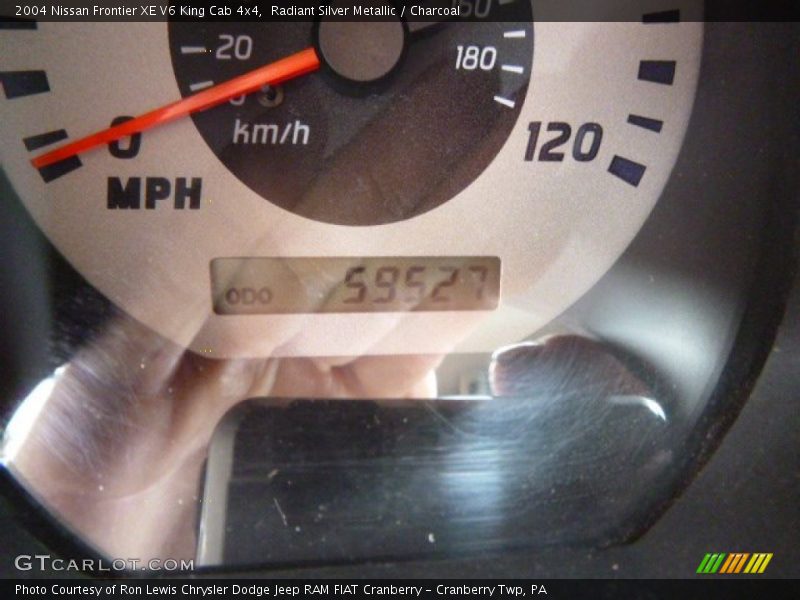 Radiant Silver Metallic / Charcoal 2004 Nissan Frontier XE V6 King Cab 4x4