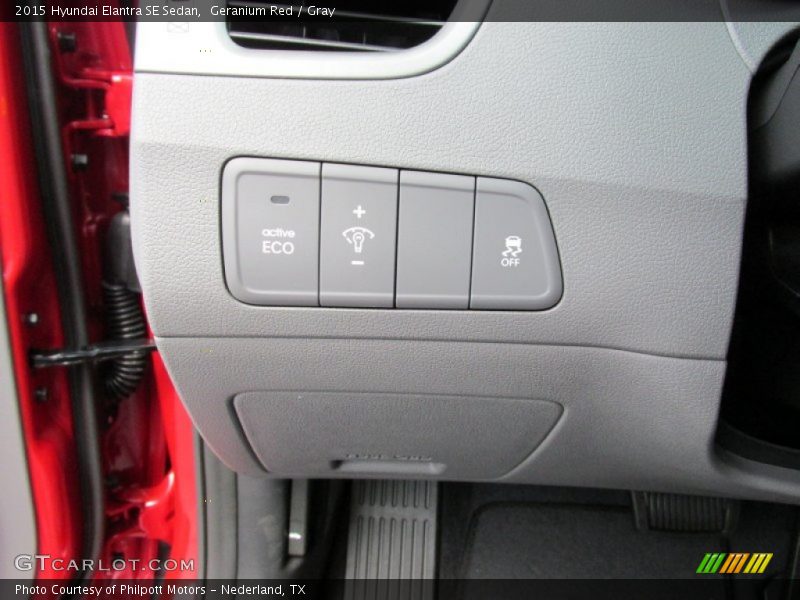 Geranium Red / Gray 2015 Hyundai Elantra SE Sedan