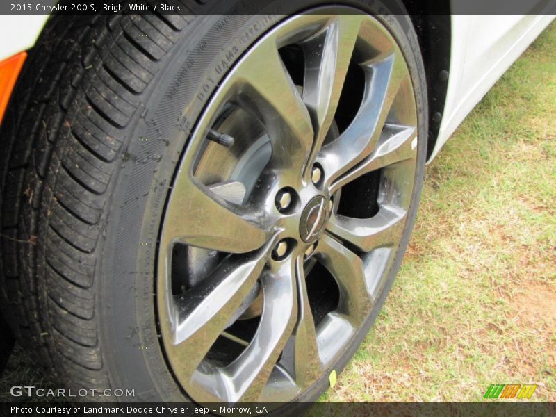Bright White / Black 2015 Chrysler 200 S