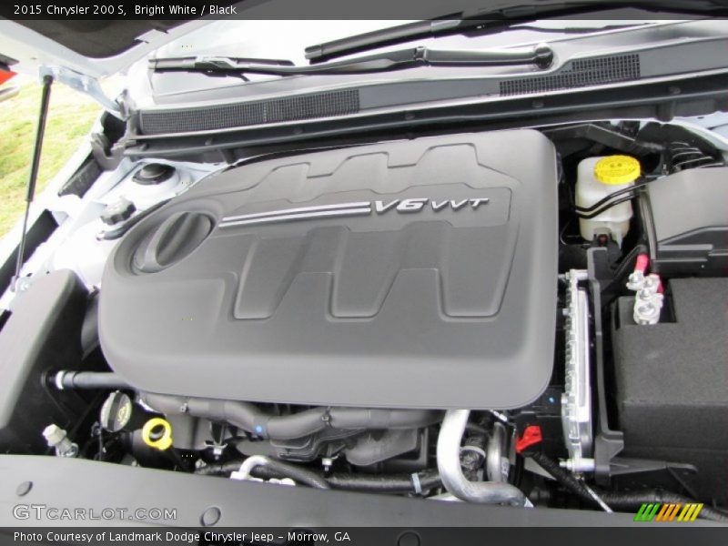Bright White / Black 2015 Chrysler 200 S