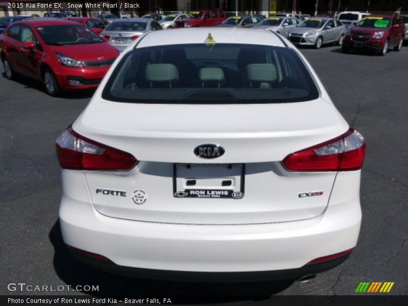 Snow White Pearl / Black 2015 Kia Forte EX