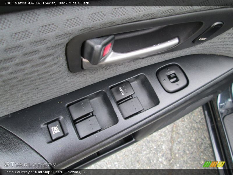 Black Mica / Black 2005 Mazda MAZDA3 i Sedan