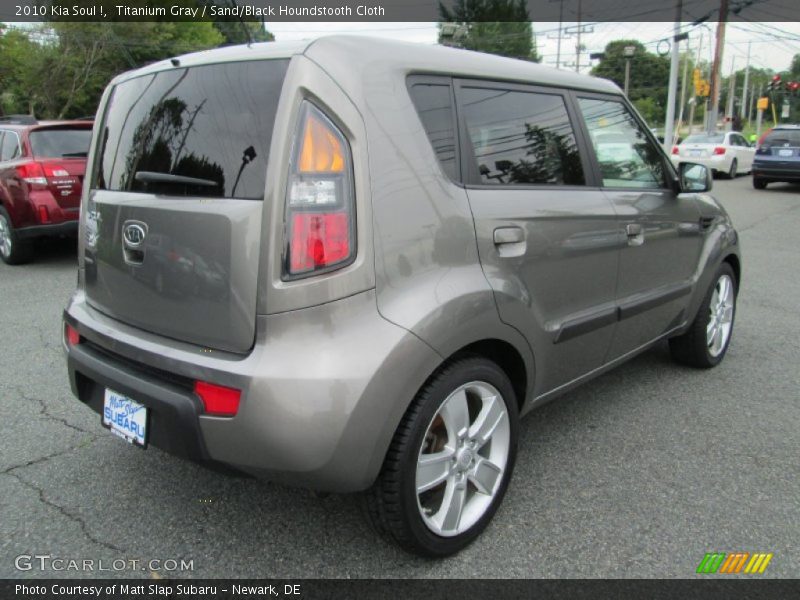 Titanium Gray / Sand/Black Houndstooth Cloth 2010 Kia Soul !