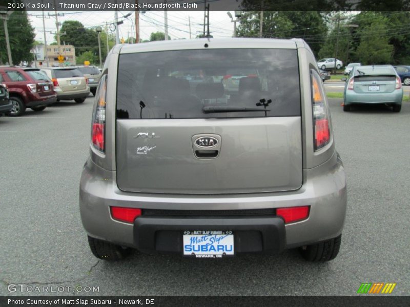 Titanium Gray / Sand/Black Houndstooth Cloth 2010 Kia Soul !