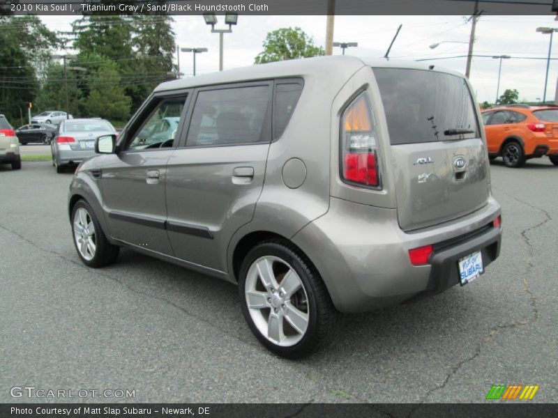 Titanium Gray / Sand/Black Houndstooth Cloth 2010 Kia Soul !