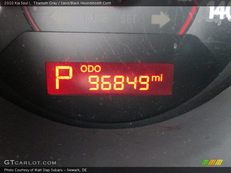 Titanium Gray / Sand/Black Houndstooth Cloth 2010 Kia Soul !