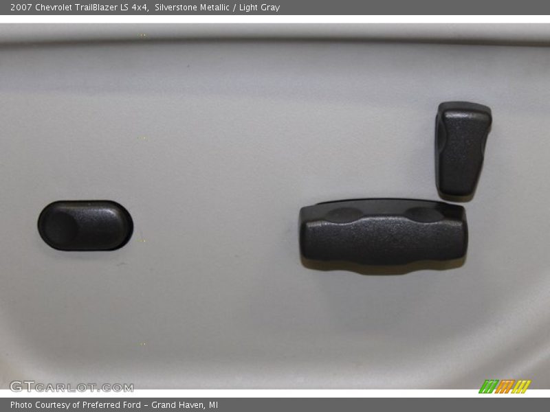 Silverstone Metallic / Light Gray 2007 Chevrolet TrailBlazer LS 4x4
