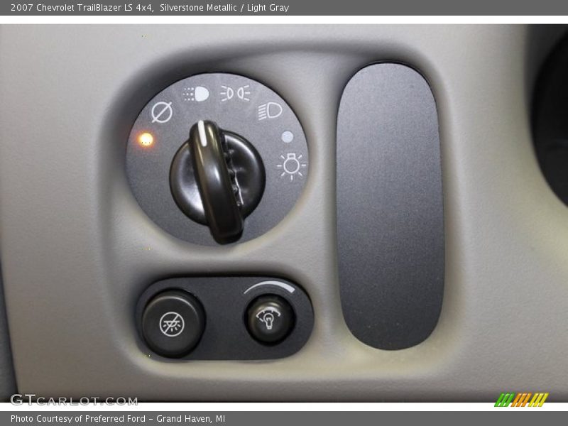 Silverstone Metallic / Light Gray 2007 Chevrolet TrailBlazer LS 4x4