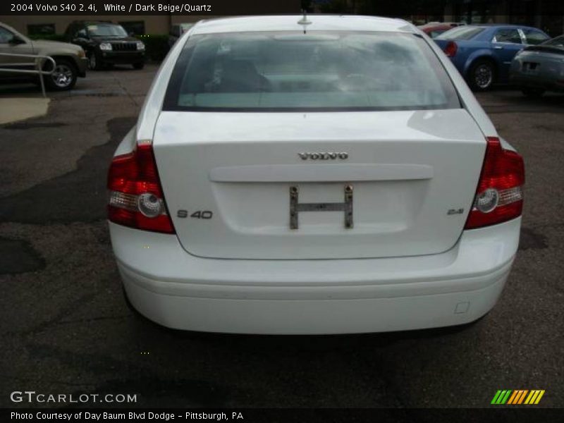 White / Dark Beige/Quartz 2004 Volvo S40 2.4i
