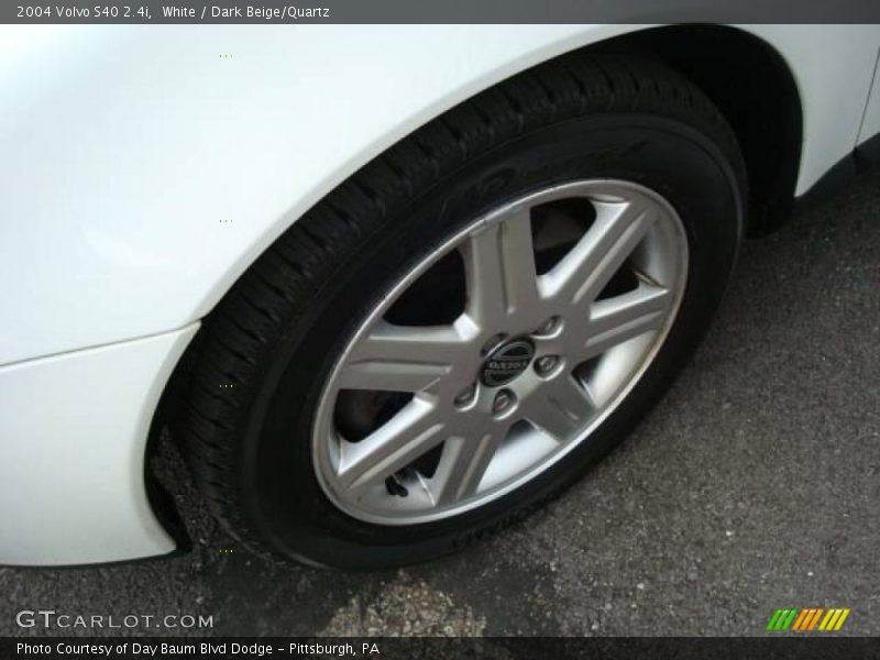 White / Dark Beige/Quartz 2004 Volvo S40 2.4i