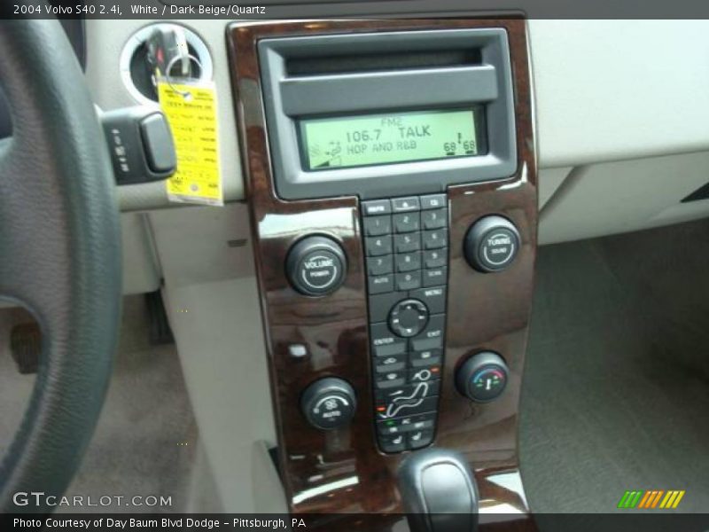 White / Dark Beige/Quartz 2004 Volvo S40 2.4i
