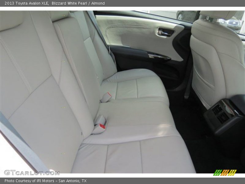 Blizzard White Pearl / Almond 2013 Toyota Avalon XLE