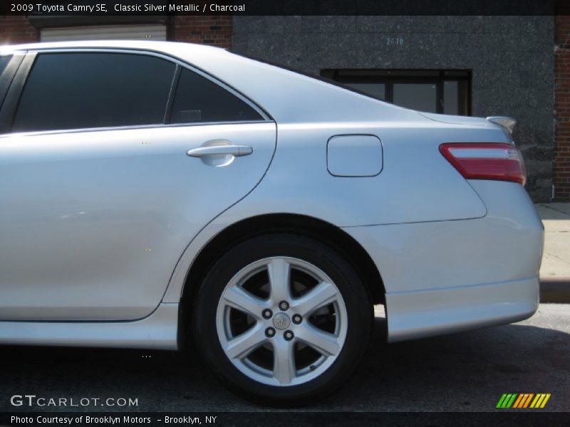 Classic Silver Metallic / Charcoal 2009 Toyota Camry SE
