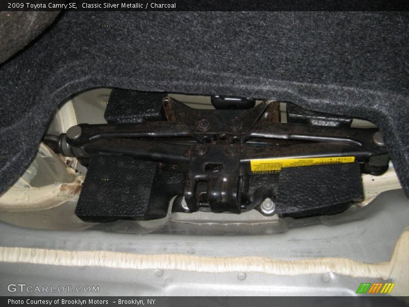 Classic Silver Metallic / Charcoal 2009 Toyota Camry SE