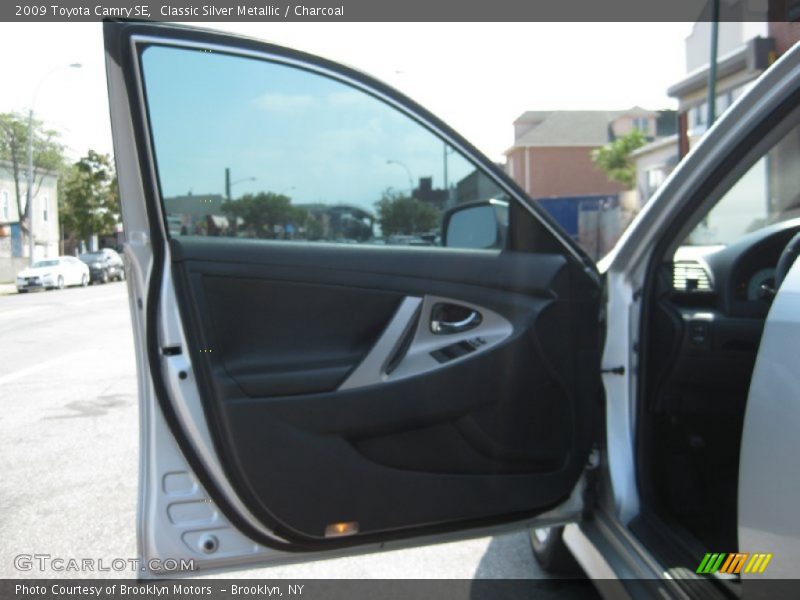 Classic Silver Metallic / Charcoal 2009 Toyota Camry SE