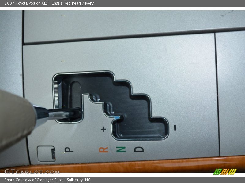 Cassis Red Pearl / Ivory 2007 Toyota Avalon XLS