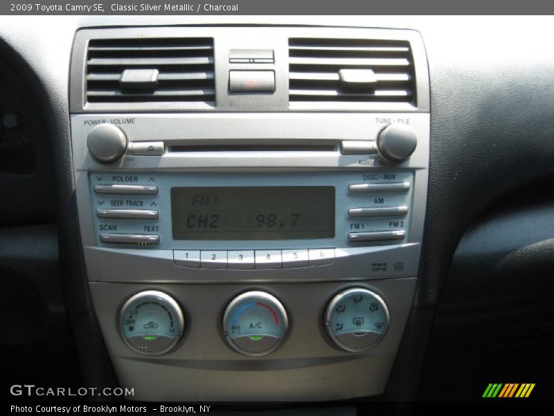 Classic Silver Metallic / Charcoal 2009 Toyota Camry SE