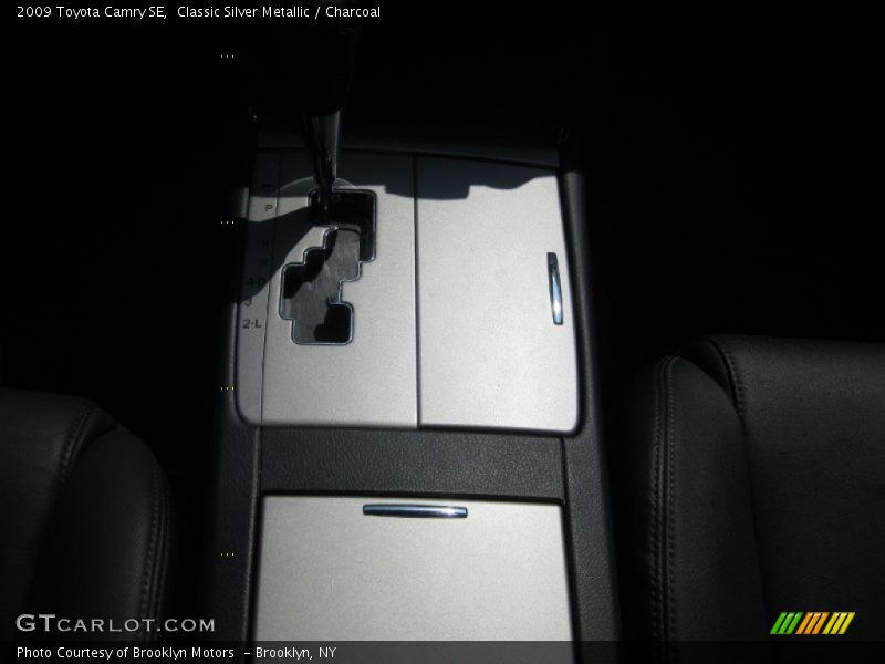 Classic Silver Metallic / Charcoal 2009 Toyota Camry SE