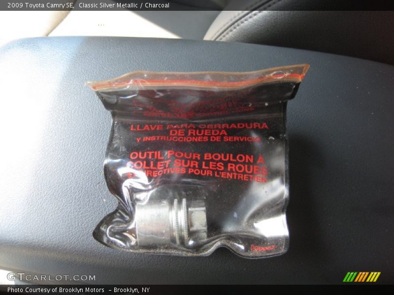 Classic Silver Metallic / Charcoal 2009 Toyota Camry SE