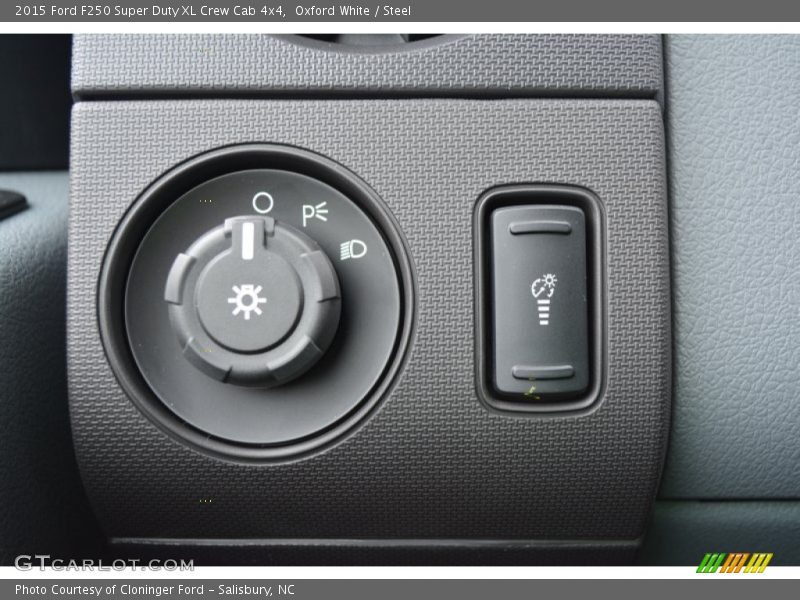 Controls of 2015 F250 Super Duty XL Crew Cab 4x4