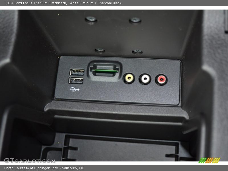 White Platinum / Charcoal Black 2014 Ford Focus Titanium Hatchback