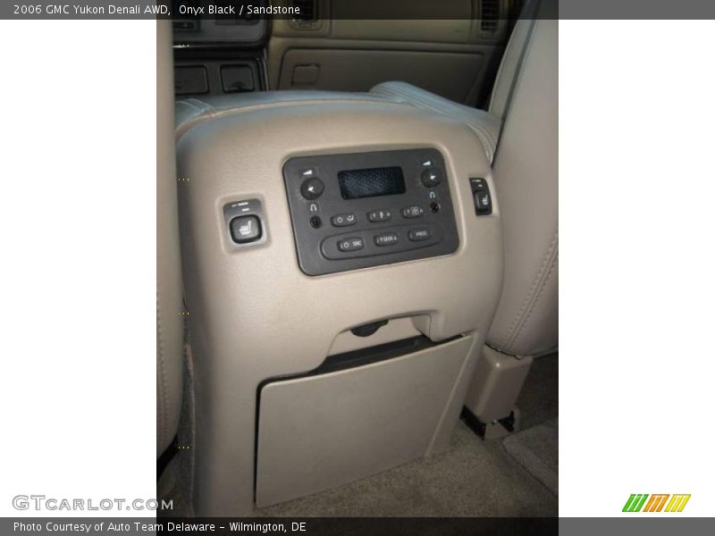 Onyx Black / Sandstone 2006 GMC Yukon Denali AWD