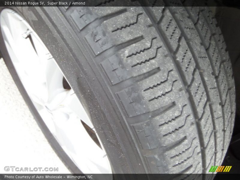 Super Black / Almond 2014 Nissan Rogue SV
