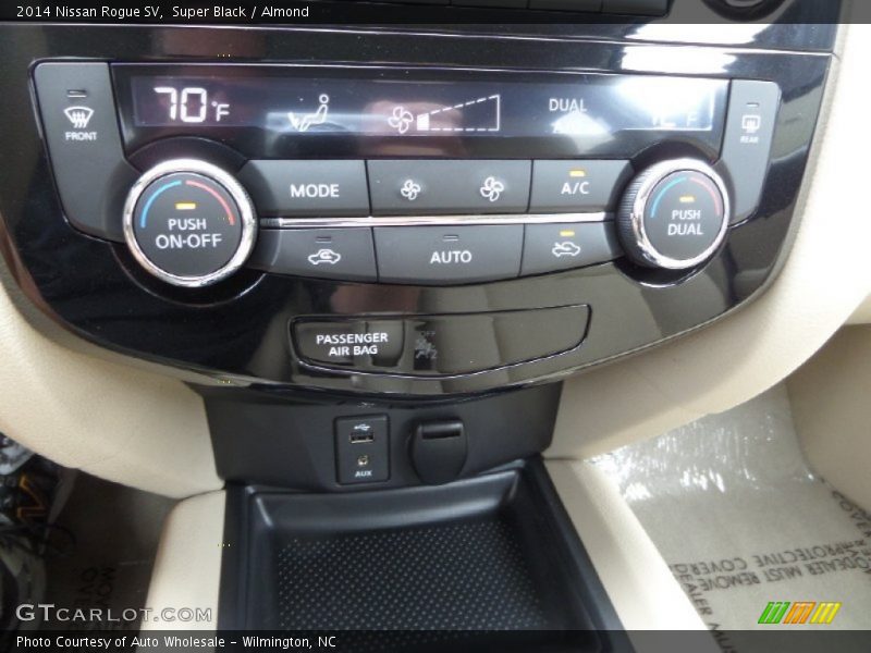 Super Black / Almond 2014 Nissan Rogue SV