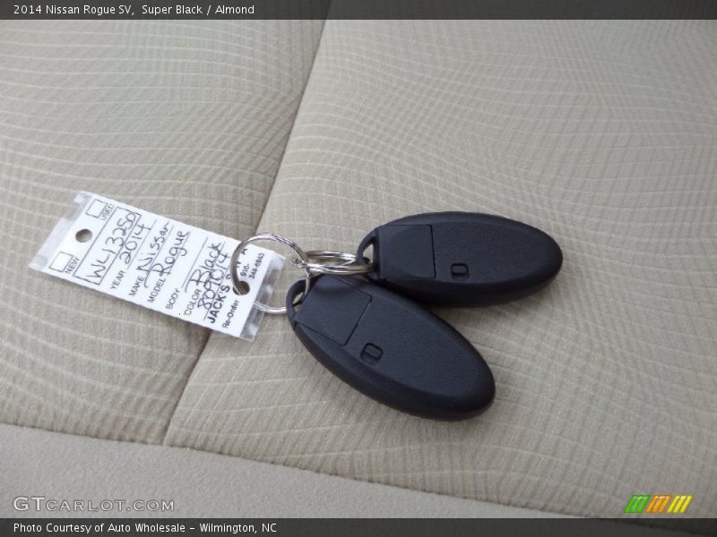 Super Black / Almond 2014 Nissan Rogue SV